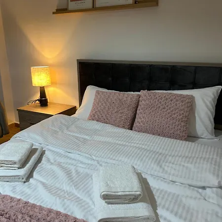 아파트 Family House 트리칼라