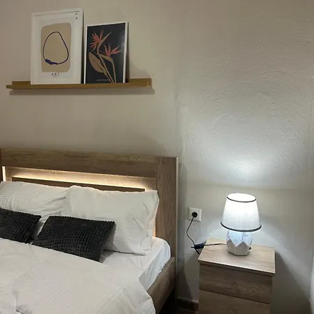 Family House 트리칼라